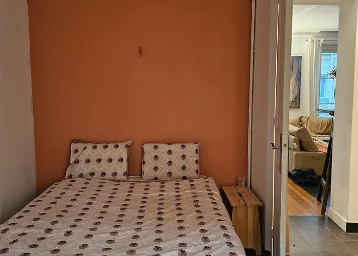 Buttes Chaumont Apartement